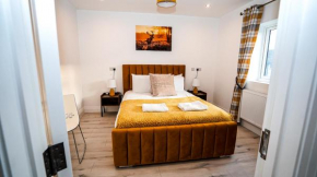 Easy 2 Manage Brand New 4 BRH, 3Bath Home Slough for 8 Guests Free Parking